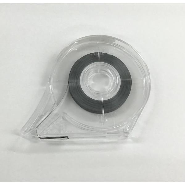 直線専用のテープです。表面はマット加工で光を反射しません。また表面への書き込みも出来ます。ホワイトボードやお店などのディスプレイにスクラップブックやボードの枠線に材質　ポリエステルフィルムベースにポリプロピレンコーティング※高温多湿の場所に...
