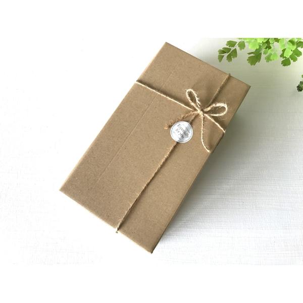 kotohana（ことはな）ハーバリウムをご購入の方専用のギフトBoxです。※ハーバリウムボトルは付いていません。※ハーバリウムボトルと一緒にご購入の方は緩衝材の入ったギフトボックスに梱包し包装紙に包み、手提げ袋をお付けしてお届けいたします...