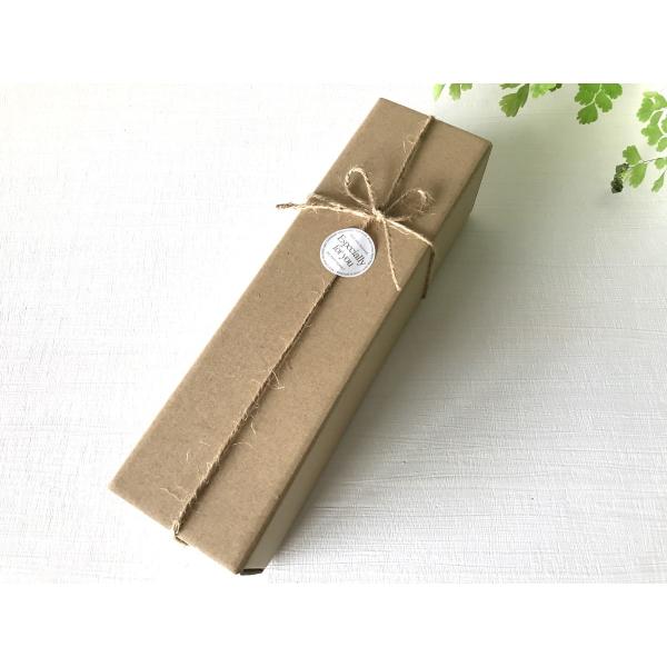 kotohana（ことはな）ハーバリウムのギフトBoxです。※ハーバリウムボトルは付いていません。※ハーバリウムボトルと一緒にご購入の方は緩衝材の入ったギフトボックスに梱包し包装紙に包み、手提げ袋をお付けしてお届けいたします。＜注意事項＞2...