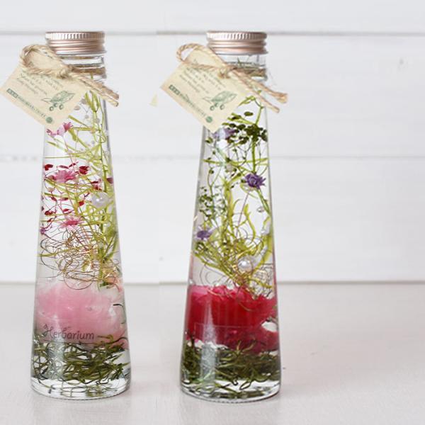 ハーバリウム 母の日 丸瓶 送料無料★作品レッドとピンクの2本セットのお値段です。手のひらサイズの、丁度いい存在感。置くとこ運ぶのに場所を取りません。★ハーバリウム カーネーションささやかに贈るカーネーション。制作も楽しめるカーネーション。...