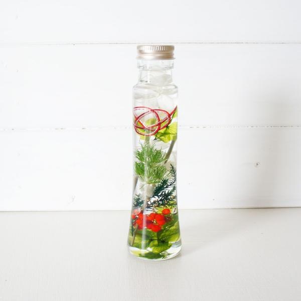 新しい年の始まりに玄関の棚やリビングなどにハーバリウムを飾りませんか。【サイズ】〇直径 4.5cm〇高さ 17cm★使用花材★あじさい・かすみ草・ペッパーベリー・ミリオクラダス・バンリード・水引★ギフトボックスを希望の方は、ギフトbox(￥...