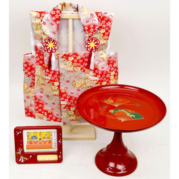 ◆サイズ・被布着：巾　約35×着丈　約40cm・高坏：間口26×奥行き26×高さ21.9cm・オルゴール：間口15×奥行き7×高さ12.2cm◆仕様 ・被布着（日本製）　生地：西陣織・金襴　柄：扇に桜柄　木製飾り台（組立式　３分割）　箱付き...