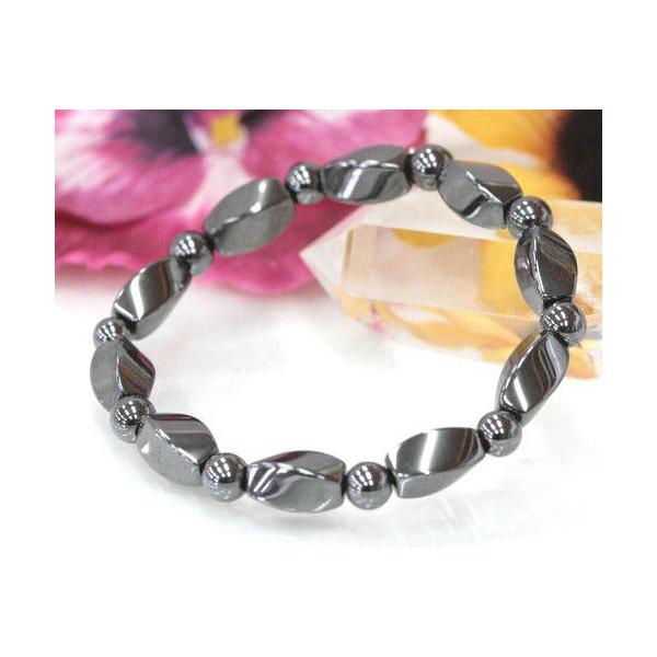 【健康運アップブレスレット】【磁気ブレスレット】〇使用石〇ヘマタイト転珠　　約8mm×12mmヘマタイト　　約6mm〇画像手首回りサイズ〇16cm(サイズによっては調整の為、デザインが多少変更になる場合がございます。）〇石の効果〇ヘマタイト...
