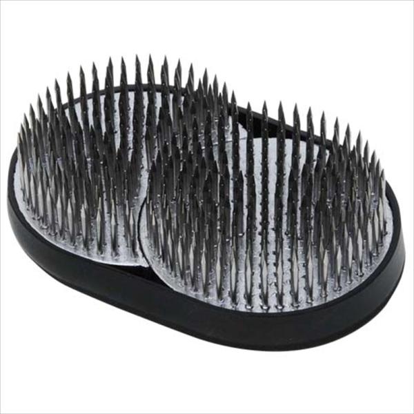 ステンレス針でサビにくいから生け花に最適です。[用途]剣山。[機能]生け花用です。錆びにくいステンレス針です。底面はすべりにくいゴムマット付きです。[仕様]●形状：中日月。●サイズ(約)：93mm×59mm。●重量：約415g。●ゴムマット...