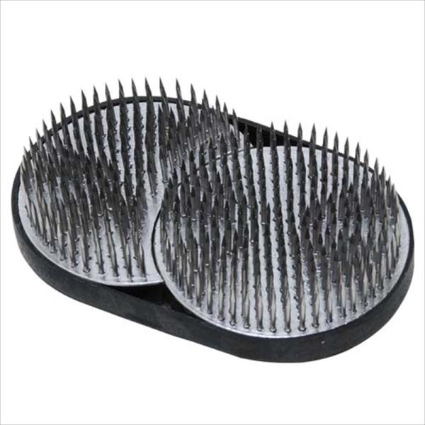 ステンレス針でサビにくいから生け花に最適です。[用途]剣山。[機能]生け花用です。錆びにくいステンレス針です。底面はすべりにくいゴムマット付きです。[仕様]●形状：大日月。●サイズ(約)：109mm×67mm。●重量：約540g。●ゴムマッ...