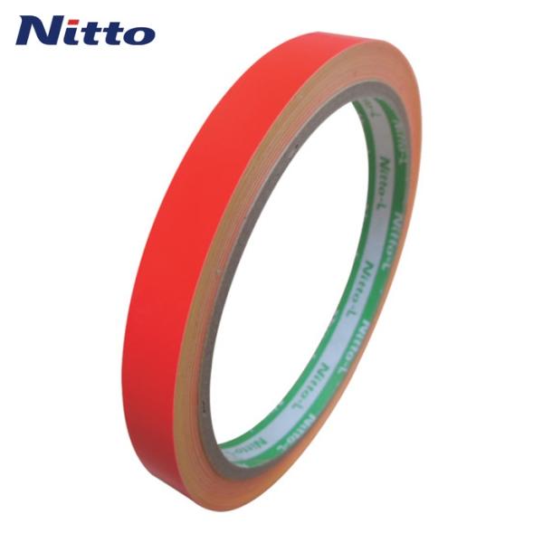 日東エルマテ 蛍光ラインテープ|特長:太陽光や照明により蛍光を発し鮮明に見えます。 設置が容易なはく離紙付です。