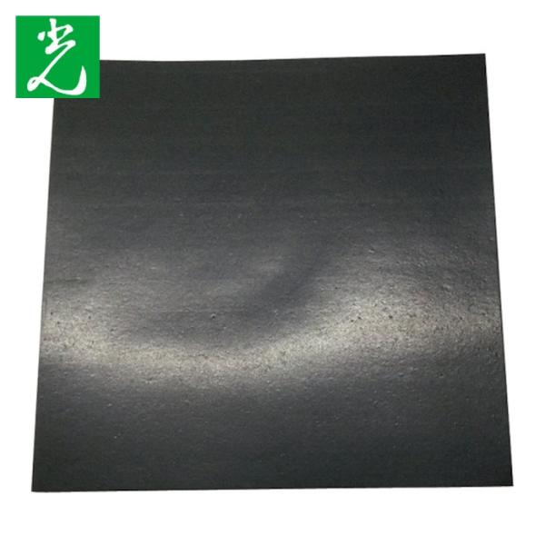 光 天然ゴム素材|特長:耐摩耗性に優れ、弾力性・機械的性質が良いです。 フタル酸エステル類・塩化化合物を含有していません。 PRTR法・化審法・シックハウス症候群等の環境負荷物質規制に配慮した国内製造の天然ゴム板です。