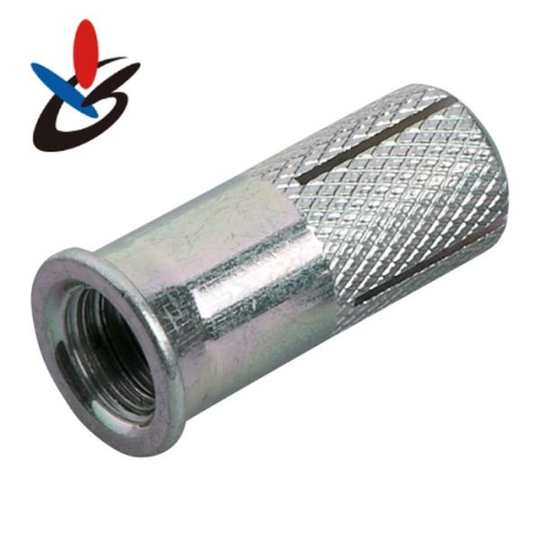 サンコー 内部コーン打込み式アンカー|特長:コンクリート面に均一施工ができるので美観に優れます。 内部コーン打込み式で施工のバラツキが少ないです。 専用ハンドホルダーの使用により施工完了の確認ができます。