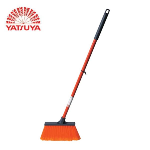八ツ矢 ほうき|特長:先割れ加工で細かいゴミが綺麗に掃けます。 凸凹部もしっかり掃けます。