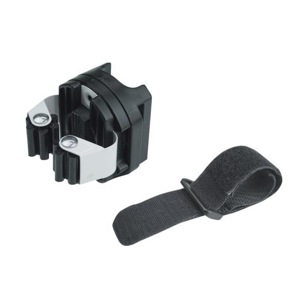 特長●柄が付いている清掃用品の保管に使えます。●本製品は「台車」「ダストカート」「脚立」「スチールラック」「送風機」「ウェットバキューム」「自動床洗浄機」等に簡単に取り付けることができます。●直径16ｍｍ〜32ｍｍの柄を保管することが出来ま...