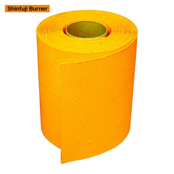 新富士 ロードマーキング|特長:加熱溶着タイプの路面標示材です。 バーナーで加熱し簡単に溶着できます。 耐摩耗強度も高く、はがれにくく、削れにくい標示材です。