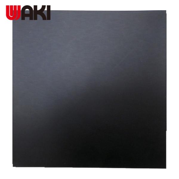 WAKI 合成ゴム素材|特長:従来のゴムシートと比較して、耐候性、耐熱性、耐油性に優れています。 臭いも少なく、色移行もせず安全で環境にやさしい高機能ゴムシートです。