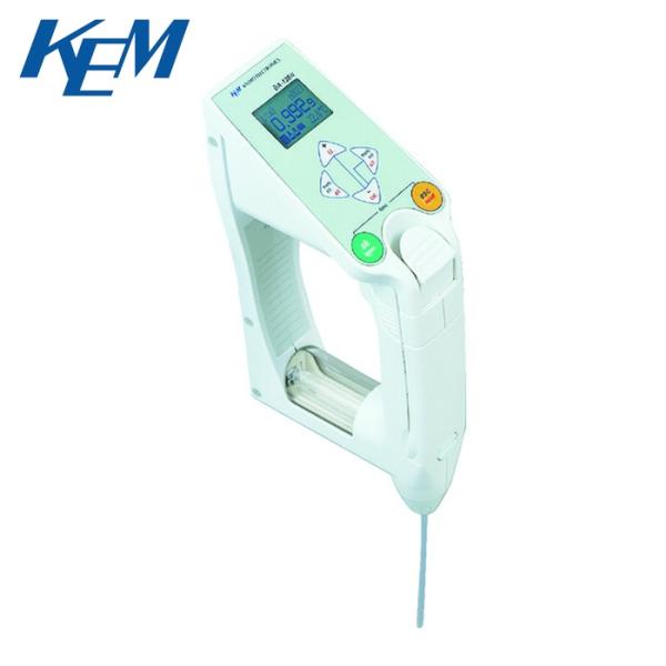 KEM 屈折計|特長:軽量、簡単な操作、表示内容が豊富です。 バックライト付きで読みやすい、人間工学に基づいたデザインのポータブル密度比重計です。 時計機能内蔵です。