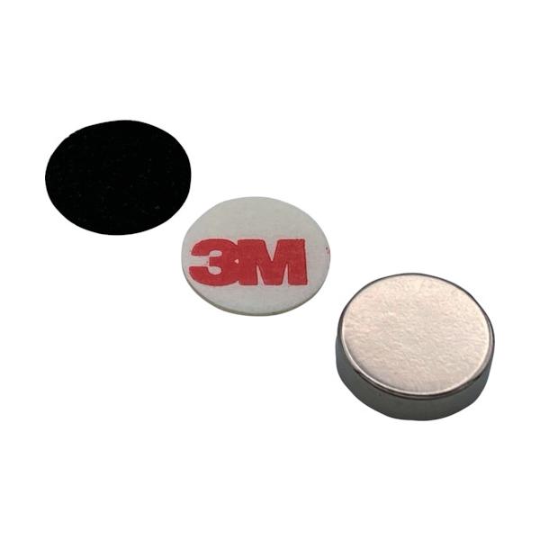 特長●強力なネオジム磁石に両面テープと滑り止めゴムをセットにした商品です。●磁石に両面テープを貼れば接着することなく使用することが可能です。●滑り止めゴムを貼ることでキズ防止効果、また滑り落ちづらくなります。用途●吸着や固定、保持など。