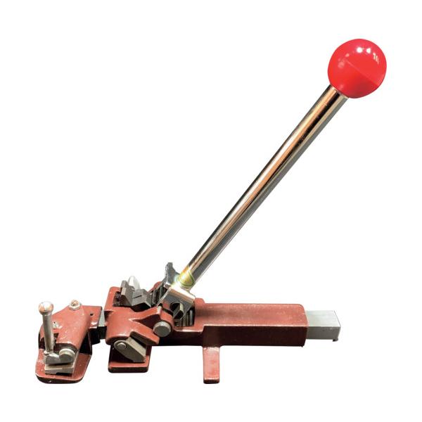 特長●帯鉄用の引締機です。●耐久性に優れ、手軽に取扱いも簡単です。●ＫＫ９型機では出来ない大型梱包の使用機として最適です。用途●角物、丸物、の大型梱包の引締めに。