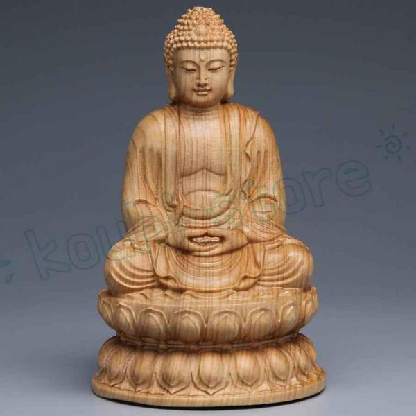 材質：天然 崖柏木／寸法：高さ12cm×巾7cm×奥行7cm／製品内容：本体 △ 釈迦如来は曹洞宗・臨済宗・黄檗宗のご本尊です 仏壇用のご本尊・厄除けのお守りとして、また趣きあるインテリアとして、日々の暮らしの中でお楽しみ頂けるサイズとなり...