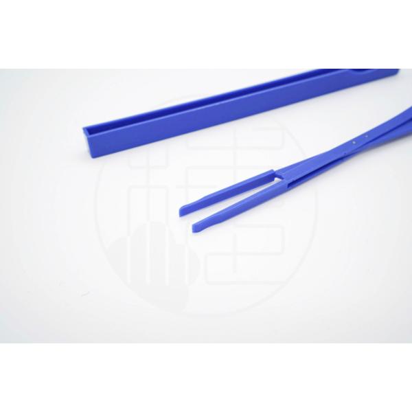 ピアノ調律する際に音を止める工具です。