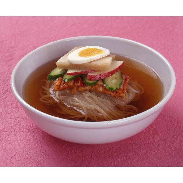 低カロリーのコンニャク麺を冷麺にしていただきます。キムチや茹で卵を入れると満足度の高い一品です。水洗いしたら食べられるので、暑い夏にピッタリです！！【内容量】めん(1袋)：140g、スープ(1袋)：30g【原材料】【めん】 こんにゃく精粉（...