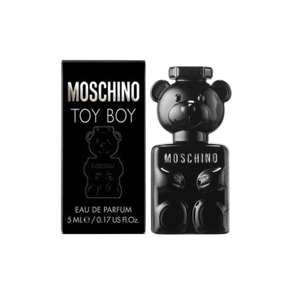 商品説明：モスキーノ“テディベア”型ボトルの新作メンズ香水「トイ・ボーイ オーデパルファム」 トイ・ボーイはモスキーノの新しいアイコニックなメンズフレグランスです。 モスキーノ・トイ・ボーイのフレグランスは、プレミアムで革新的な香料で作られ...
