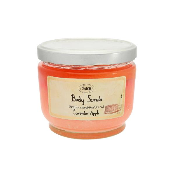 商品説明：SABONブランドを代表する、1つ3役で滑らかなお肌へ導くボディスクラブ。 死海の塩のスクラブで古い角質をおとし、死海のミネラルと美容成分を角質層まで浸透させます。そしてアーモンドやホホバなどの4種のボタニカルオイルがお肌の表面を...