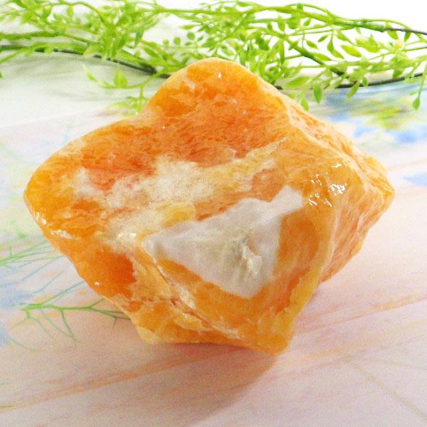 カルサイト 原石 1681g 恋愛運アップの天然石