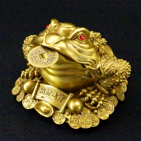 三脚蛙 三本足 カエル 置物 真鍮 風水 玄関 縁起 金色 かわいい 三脚蟾蜍 カエルの置物 縁起物 蛙 金運 開運 置物 グッズ 2023 (  銅製招財三脚蛙 大 )