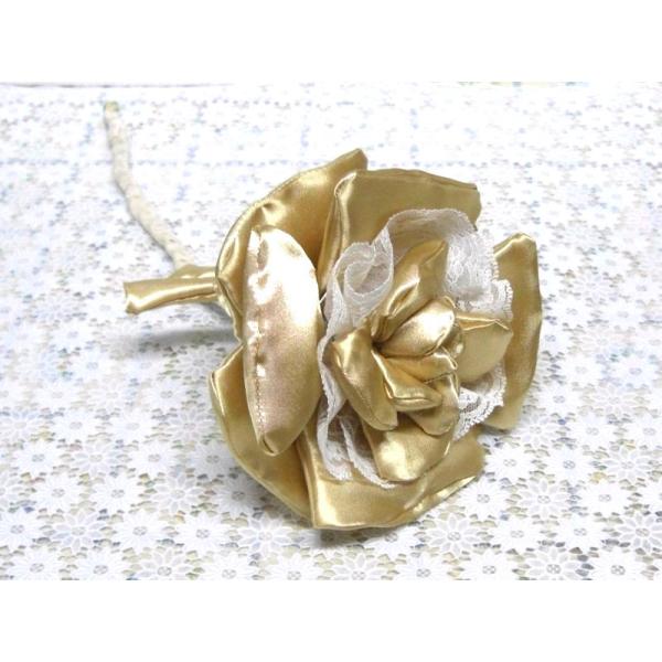 バラ 造花 夢花造花 アートフラワー大輪、直径14cmの黄金色のバラの花レースがカワイイ！花びらを1枚1枚縫製しています。厚みを持たせるために芯材をいれています。また花びらに銅線を入れているので自由に形をかえられます一本単位のはんばいです銅...