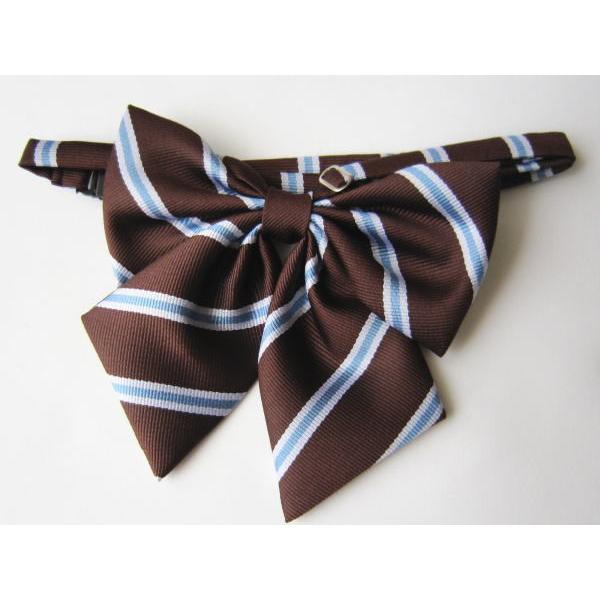 ●ブランド：Candy Sugar キャンディーシュガー ●斜めにカットされた 裾が特徴のスクールリボン。●ストラップ部分は同素材使用ですので、めいいっぱい伸ばしてもかわいい♪●ワンタッチ差し込み式。●ひもは長さ調節機能付き。 ●カラー：茶...