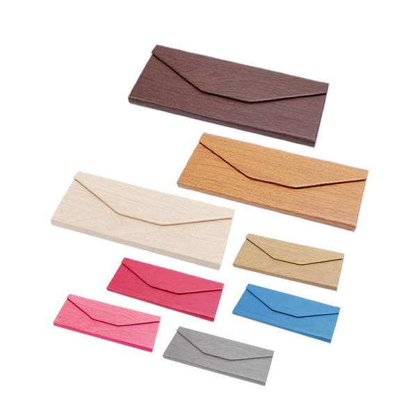 【商品仕様】本体サイズ（折りたたみ時）：約6.5cm×16cm重量：約63g素材：PUレザー個数：1個生産国：中国※お使いのモニターにより、色味が画像と異なる場合がございます。※木目の形、プリント位置等が商品によって異なります。※輸入商品の...