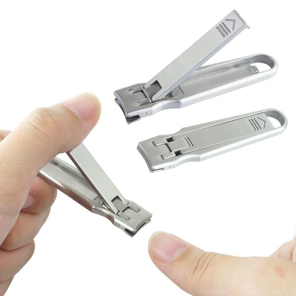 ステンレス製携帯用爪切り厚さ約4mmの薄型設計折りたたみ式の携帯爪切り。軽量だけでなく高硬度で刃先が欠けにくく、長期間使用しても変色しにくいです。落下や紛失を防止できるホール付き。刃先は爪の形状にフィットしやすいように湾曲しています。商品サ...