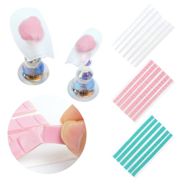 ネイルチップをしっかり固定！ネイルチップ用固定用粘土！粘土なので形や大きさが自由自在ネイルチップに合わせた形にすることが出来てチップがズレにくくデザインが描きやすい。切れ目入りで少量ずつちぎって使える。チップやスタンドに合わせて必要な量だけ...