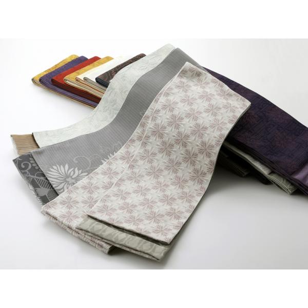 商品情報新品　日本製お仕立て上がりの細帯（半幅帯）です。着物は合わせる帯でその印象が変わります。帯との色合わせはもちろん、帯締め、帯揚げなどの小物使いの工夫で着物の表情はどんどん変わります。メリハリをつけるなら反対色で、なじませたいなら同系...