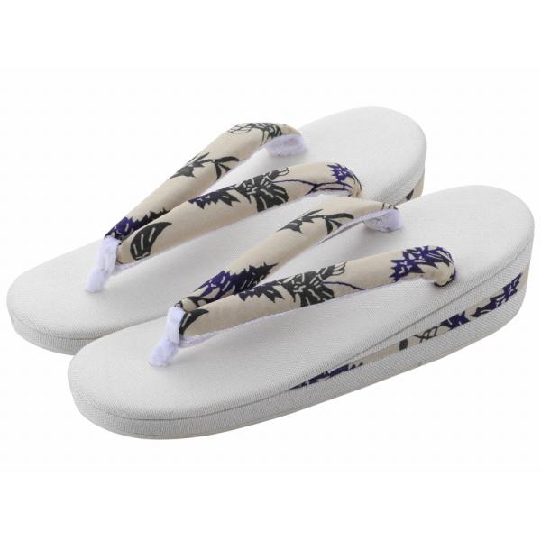 商品情報新品　箱入り単衣や夏着物に合わせて、見た目も涼しげで爽やかな履き心地、足に負担になりにくい軽量です。亜麻とは、比較的寒い地方で栽培される植物で、茎の繊維で生地を製作されます。亜麻は麻とよく間違われますが、麻よりも柔らかく上等な繊維で...