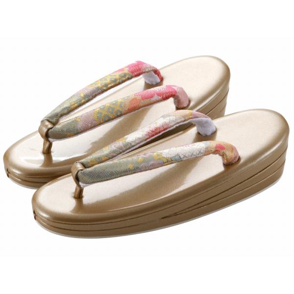 商品情報新品振袖用の草履単品です。※訳説明：片方の鼻緒前坪下付近に汚れがございます。こちらは訳あり商品です。（交換・返品不可とさせて頂いておりますのでご了承下さいませ。）草履の履き方：小指とかかとは草履から出るのが普通です。草履は、かかとを...