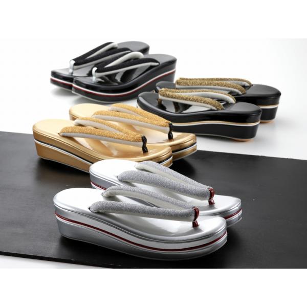 商品情報新品　箱なし振袖用かかと高、フリーサイズ草履です着物姿からチラッと見える鼻緒、シンプルタイプ★かかとはお洒落な四枚芯！着物や帯の柄色に合わせたり、コーディネートが広がります※小さなスレキズがある場合があります 素材合皮他 サイズフリ...