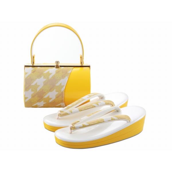 商品情報新品振袖用の草履バッグセットです※バッグの帯地部分にほつれ、バッグ内側に汚れがあります。(上記の理由での返品・交換出来かねますので予めご了承くださいませ。) 素材合皮・帯地ほか サイズバッグ：約18×12×12cm（持ち手含まず）草...