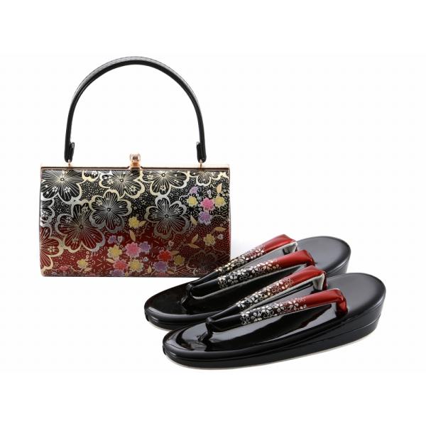 商品情報新品　箱入り草履バッグセットですぼかしと桜柄がお洒落なデザインです。内側にはミニポケットが付いています。 素材合皮ほか サイズバッグ横：約21cm　高さ：約11.5cm（持ち手含まず）巾：約12cm草履　フリーサイズ全長：約24.0...