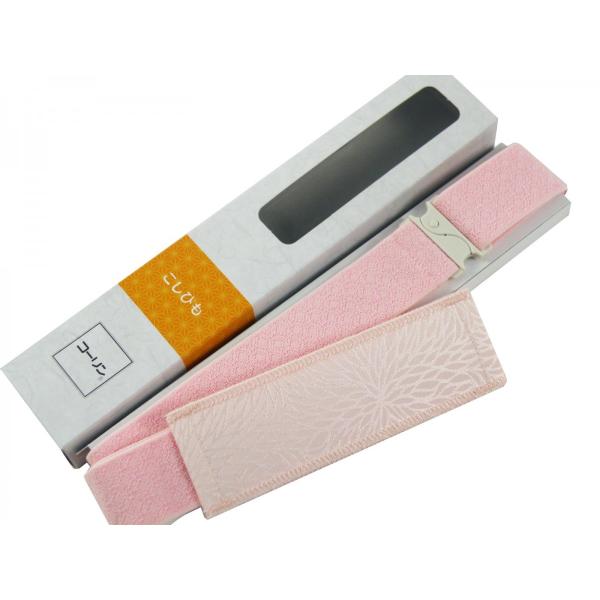 新品日本製着物を着崩れしないようにする着付けの必需品です。コーリンこしひもはストッパー(すべり止め)で衿先を押さえる事ができますのでどんな立ち居をされても、いつまでも美しい着付けが保てます。コーリンこしひもの特徴●プラスチック製の留め具を使...