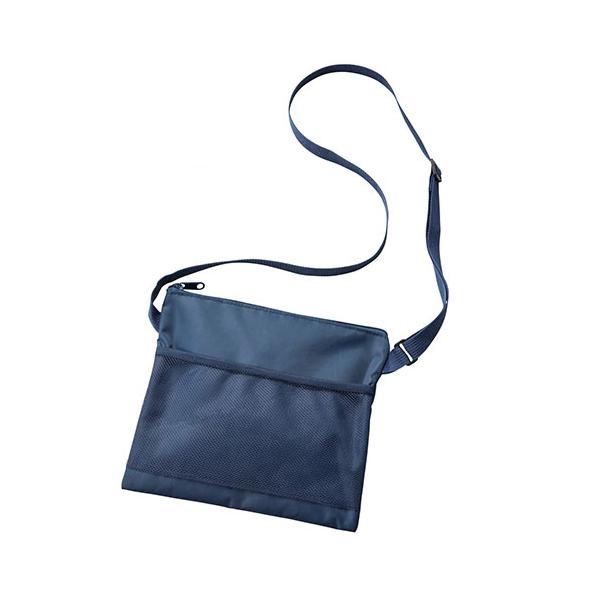 メッシュポケットサコッシュ 男女問わず使えるネイビーカラー 中身が