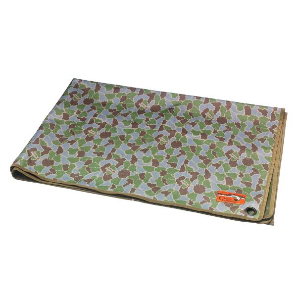 Foxfireオリジナルのフィッシュアイカモフラージュ柄をプリントしたグランドシートです。裏面に防水加工が施されているので地面からの湿気をシャットアウト。角のハトメにペグを打ち、風によるめくれ上がりを防ぐことができます。3〜4人程で使えるM...
