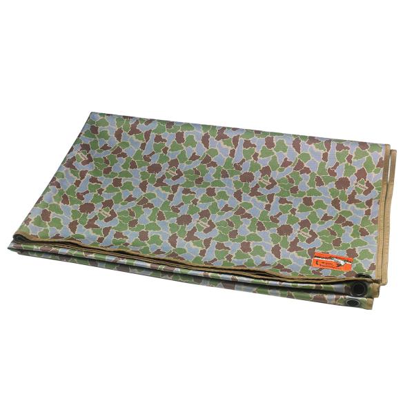 Foxfireオリジナルのフィッシュアイカモフラージュ柄をプリントしたグランドシートです。裏面に防水加工が施されているので地面からの湿気をシャットアウト。角のハトメにペグを打ち、風によるめくれ上がりを防ぐことができます。5〜6人程で使えるL...