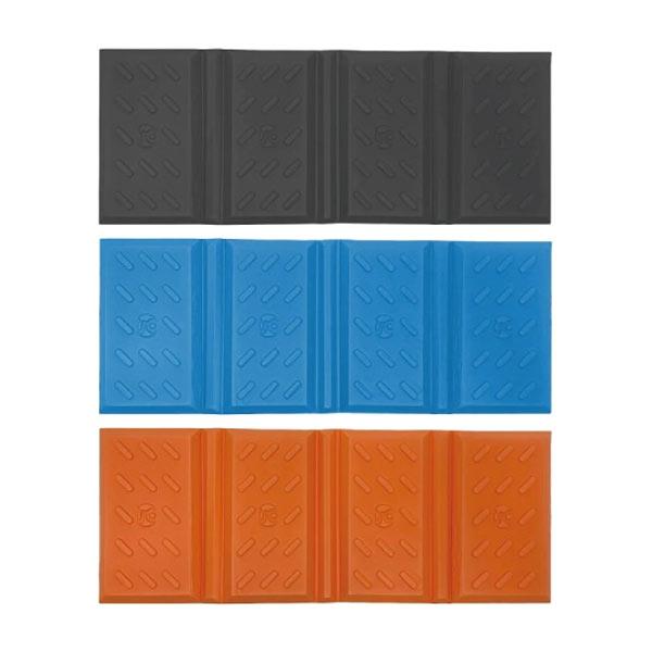 折り畳み可能な軽量シットパッド■サイズ : 縦26cm/横33.87m/厚み0.6cm　　　　　縦8.9cm/横13.5cm/厚み5.1cm(最小折畳時)■素材：合成樹脂■重量：49g■生産国：ベトナム