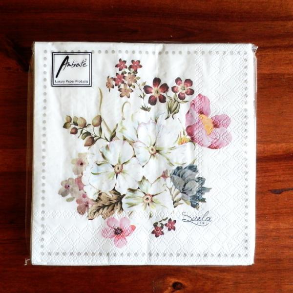 パーティなどおもてなしの席にテーブルの上のアクセントとなるペーパーナプキン10枚入り。3枚重ねのしっかりとした厚みで、お食事の時の紙ナプキンとしてハンドメイドお好きな方向けのカルトナージュ、デコパージュにもおすすめです。お家でのカフェタイム...