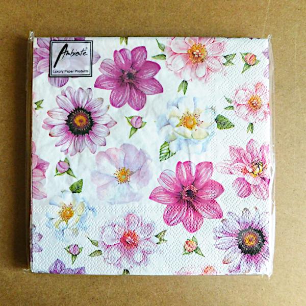 パーティなどおもてなしの席にテーブルの上のアクセントとなるペーパーナプキン10枚入り。3枚重ねのしっかりとした厚みで、お食事の時の紙ナプキンとしてハンドメイドお好きな方向けのカルトナージュ、デコパージュにもおすすめです。お家でのカフェタイム...