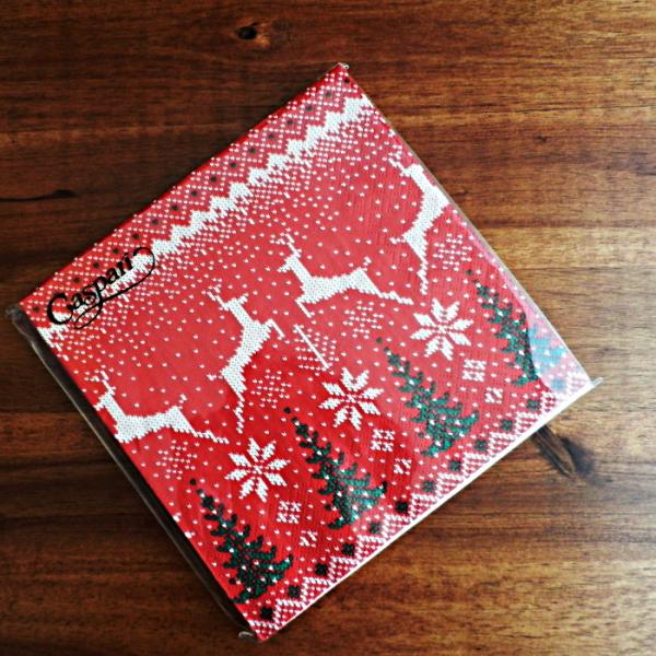 パーティなどおもてなしの席にテーブルの上のアクセントとなるペーパーナプキン10枚入り。3枚重ねのしっかりとした厚みで、お食事の時の紙ナプキンとしてハンドメイドお好きな方向けのカルトナージュ、デコパージュにもおすすめです。お家でのカフェタイム...