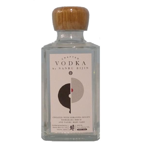 原材料: スピリッツ(国内製造)アルコール度数：40度容量：200mlウォッカの国際ルールで「白樺の活性炭でろ過する」というルールがあり、白樺は岩手県久慈市の平庭高原の白樺林が県内でも全国でも大変有名です。その平庭高原の白樺を炭にしてもらい...