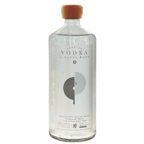 原材料: スピリッツ(国内製造)アルコール度数：40度容量：700mlウォッカの国際ルールで「白樺の活性炭でろ過する」というルールがあり、白樺は岩手県久慈市の平庭高原の白樺林が県内でも全国でも大変有名です。その平庭高原の白樺を炭にしてもらい...