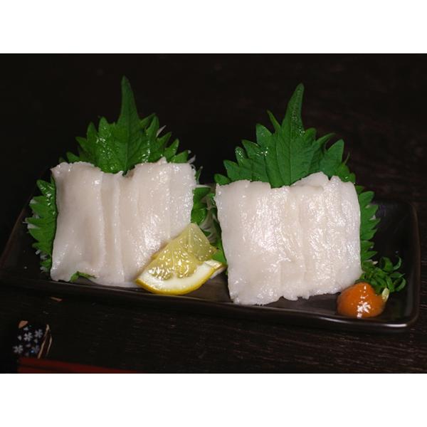 鯨の上質な脂と繊維質が特徴の一品です。生食の際には、赤身のお刺身と一緒に食べ比べてみてください。また、焼けば香ばしく、煮れば旨味たっぷりの出汁が出ます。*注意事項*完全に解凍すると包丁で切りにくくなりますので、半解凍の状態で切るのがオススメ...