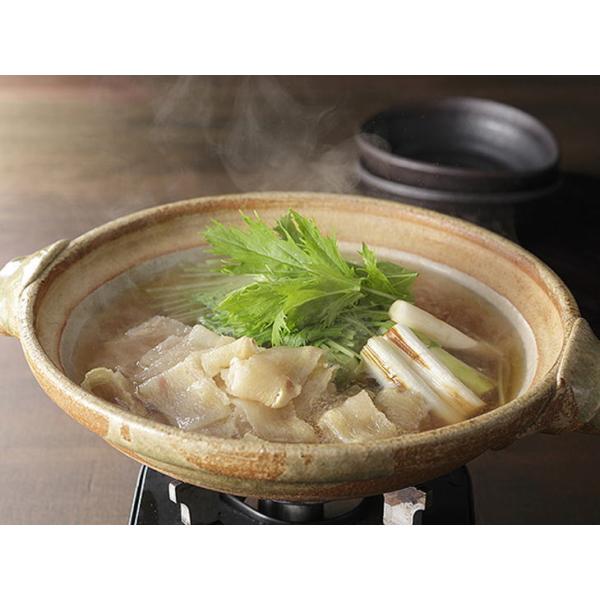 煮込みにするとだしをしっかり吸った鯨肉の旨味とプルプルとした食感が特徴の一品です。おでんや煮込みの具材としておすすめです。また、そのまま解凍して薄くスライスして生食もできます！是非食べ比べしてみてください。鯨肉 くじら クジラ