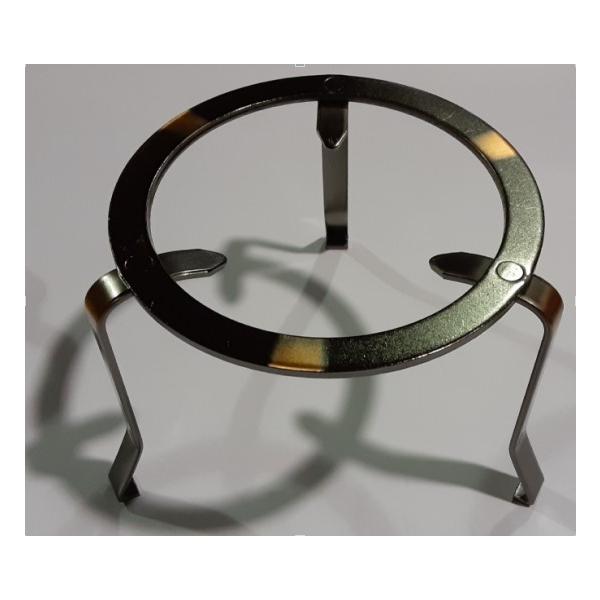 炭火などの上に設置し、鍋やヤカンなどを置くための器具。囲炉裏、火鉢、七輪、焜炉、等々）の熱源上に置いて、鍋　やかん、土瓶、鉄瓶、焼き網などを乗せる